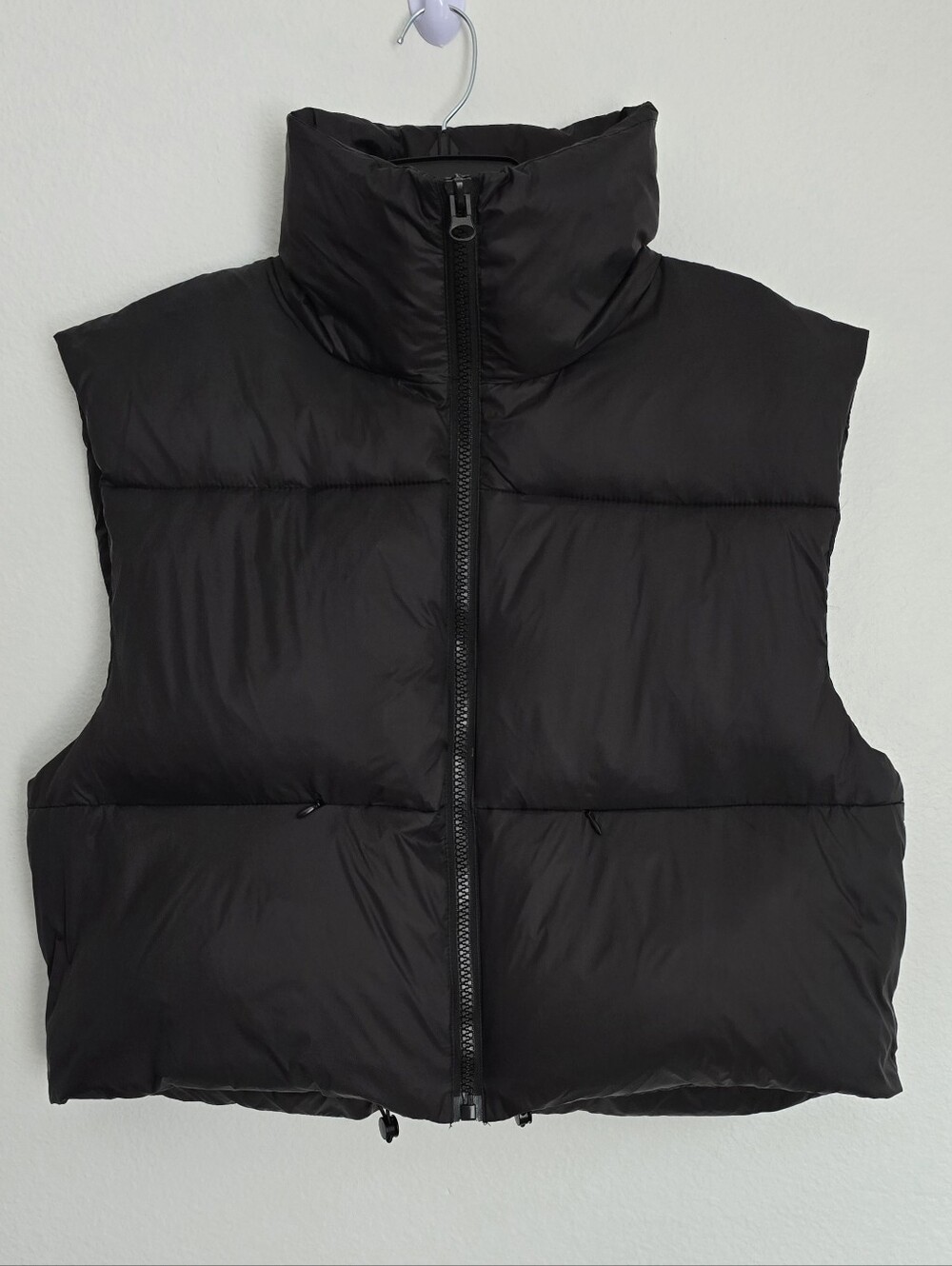 Womens Zip Up Stand Collar Sleeveless Padded Cropped Puffer Vest. Black. XL